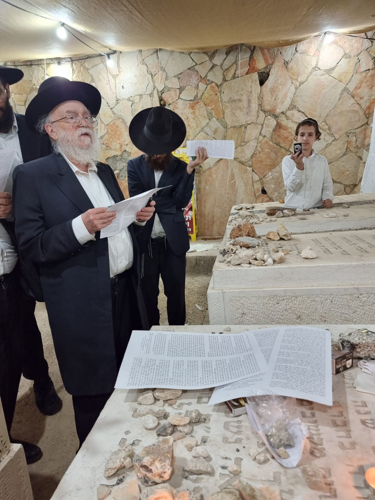 תיעוד: העלייה לקברו של מרן הגרי"ש אלישיב זצ"ל