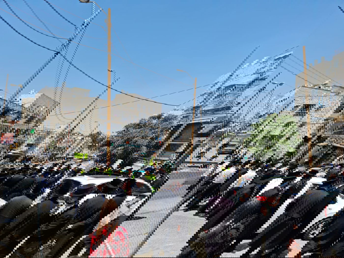 בהפגנה היומית על הרכבת: גבאי הרבי נעצר