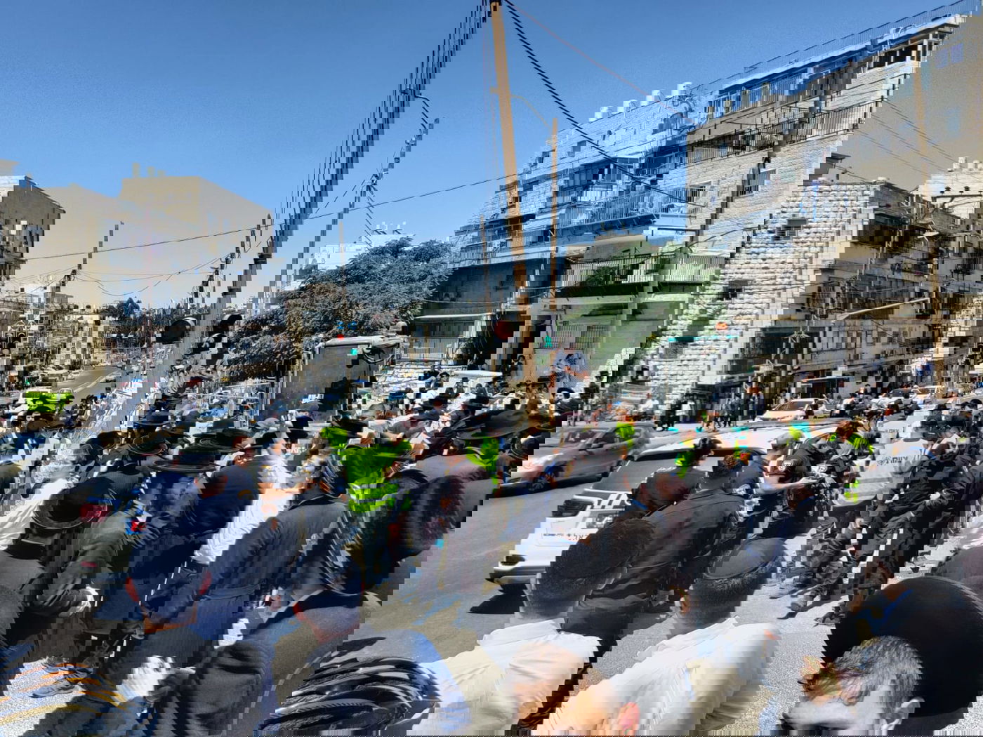 בהפגנה היומית על הרכבת: גבאי הרבי נעצר