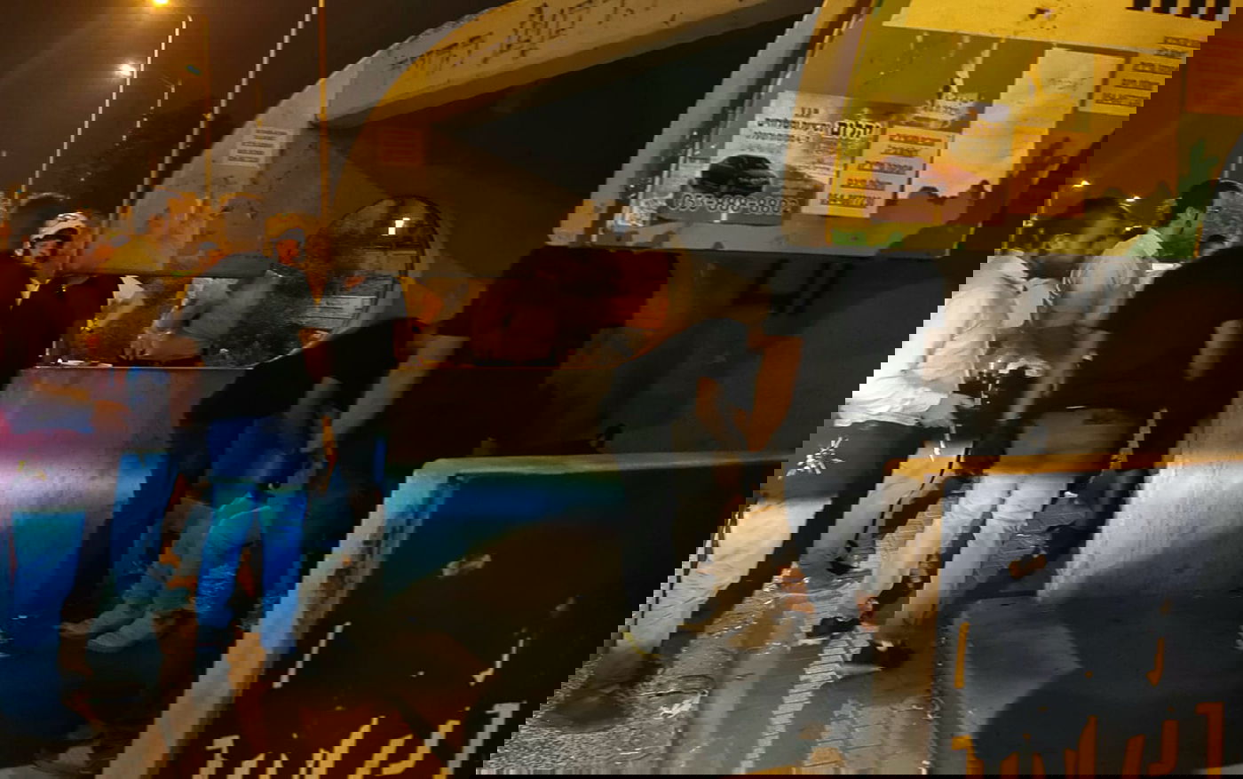 שני חשודים נתפסו על חם בזמן פריצה לאופנוע