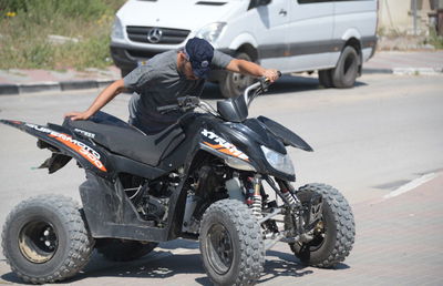 מבצע אכיפה נגד נהיגת טרקטורונים; צפו