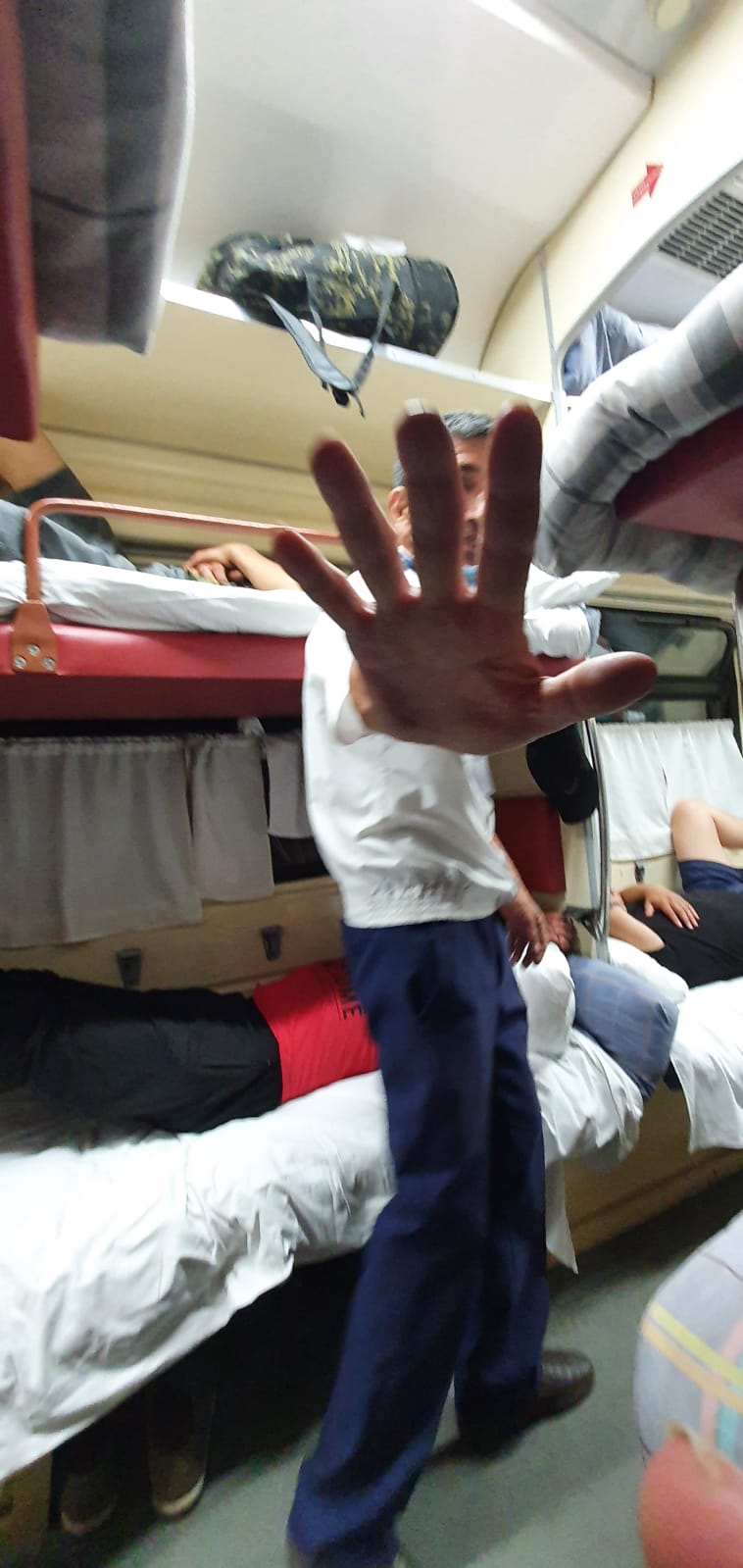 מדהים: המסע של התייר חרדי ברכבת לאוזבקיסטן • צפו