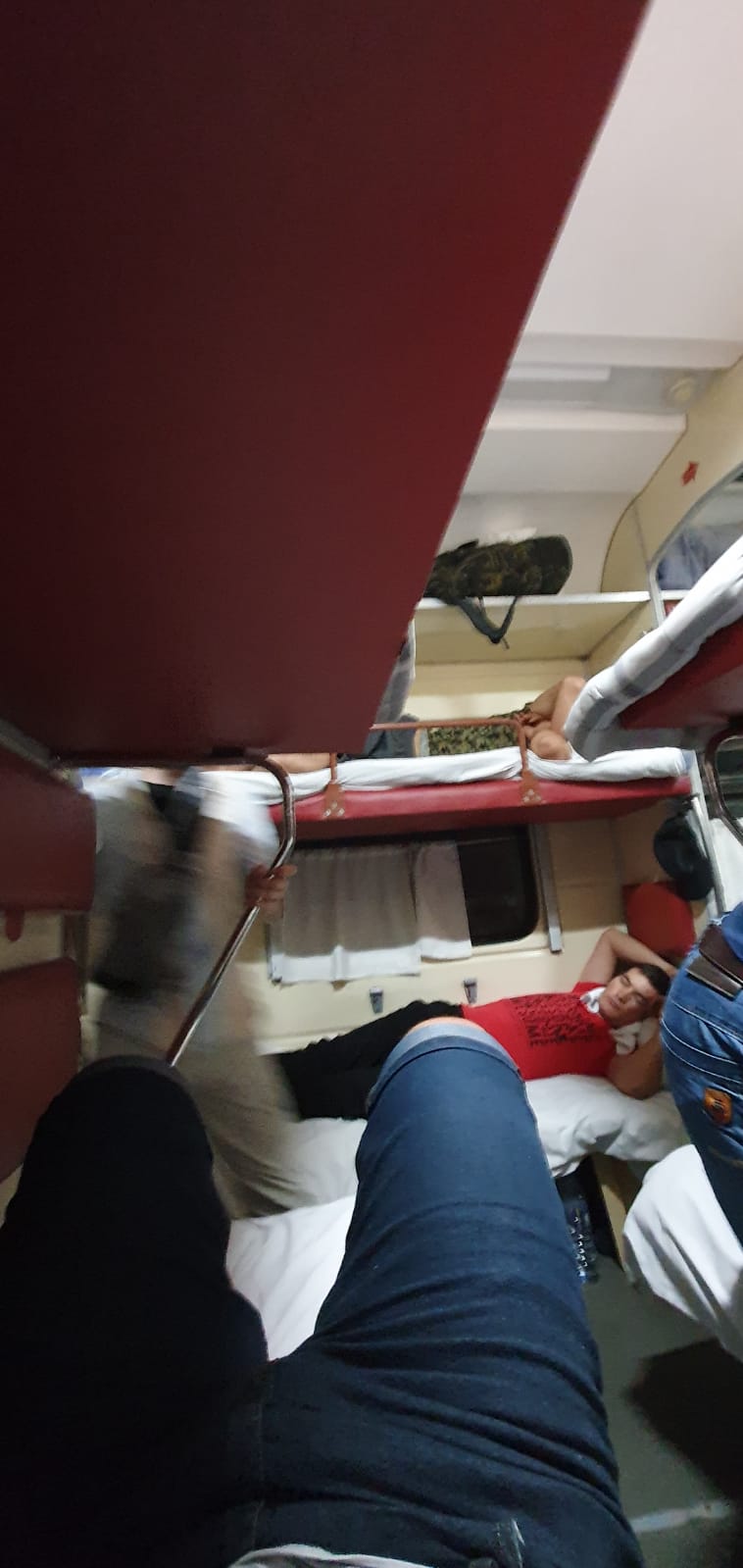 מדהים: המסע של התייר חרדי ברכבת לאוזבקיסטן • צפו