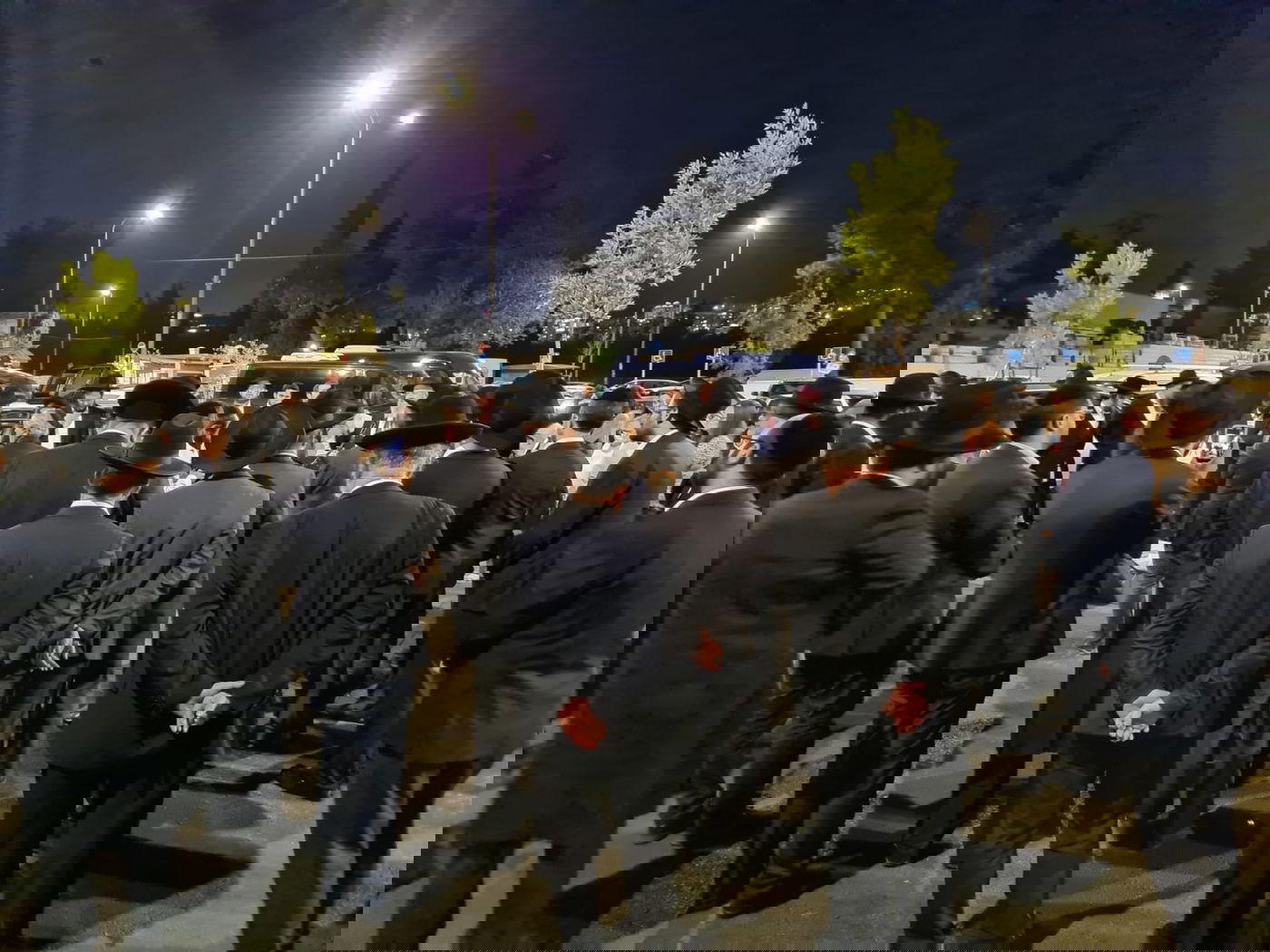 הגרב"מ אזרחי מירר בבכי בלוויה: "איי, בני האהוב"