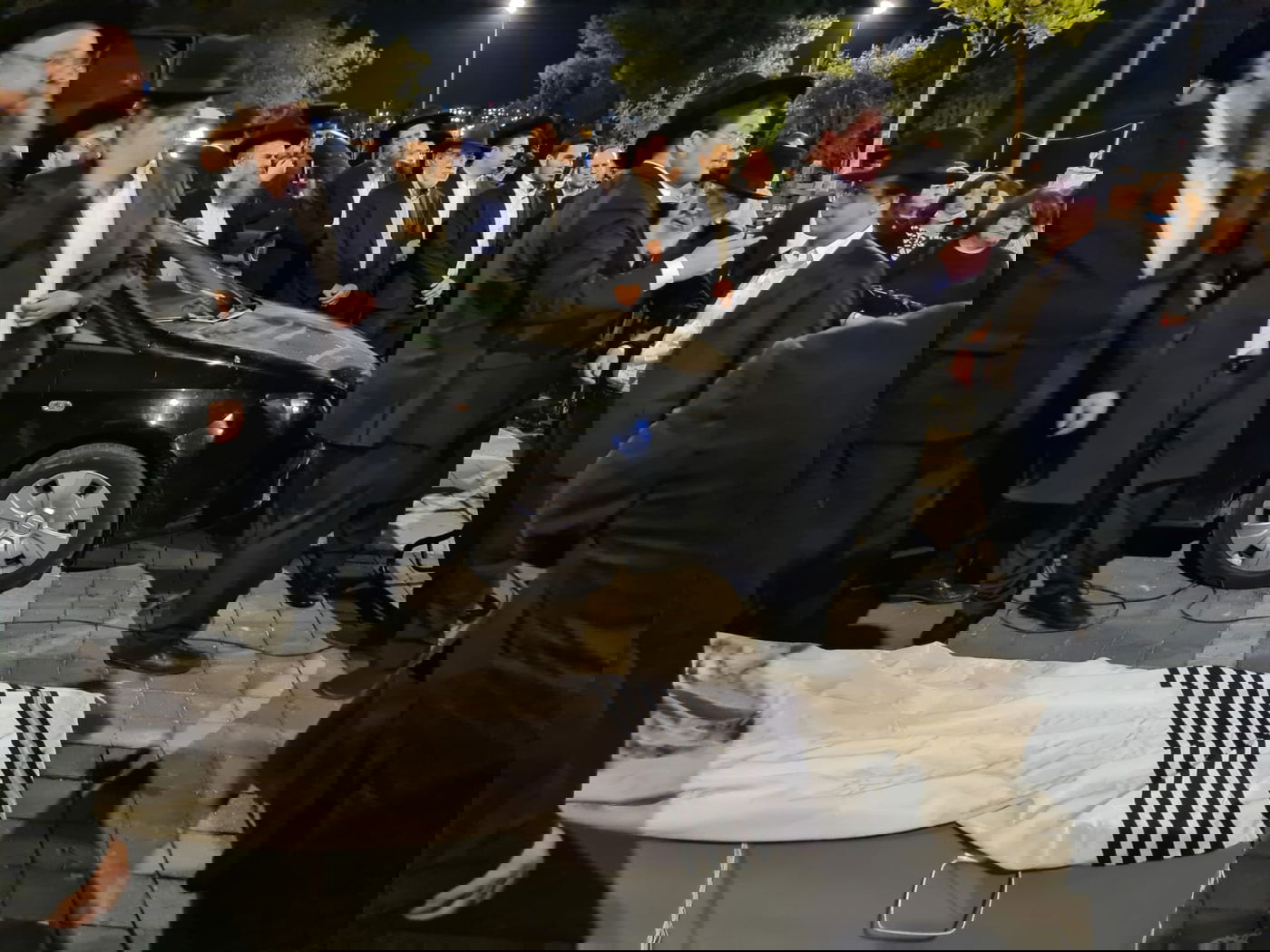 הגרב"מ אזרחי מירר בבכי בלוויה: "איי, בני האהוב"