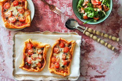 פיצה אישית על בסיס בצק פריך של גאלט