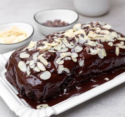 עוגת שוקולד וקישואים מצופה בגנאש שוקולד