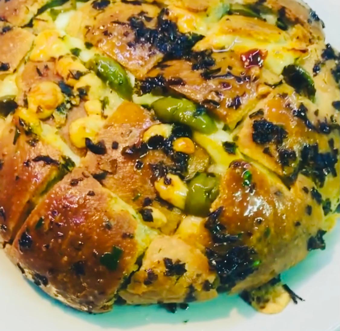 מתכון ללחם כוסמין קטן במילוי גבינות וזיתים