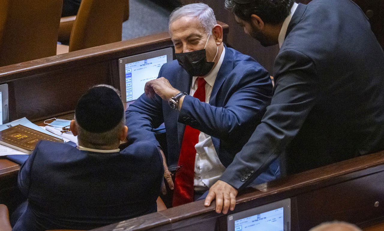 נתניהו עם ח"כים חרדים במליאה