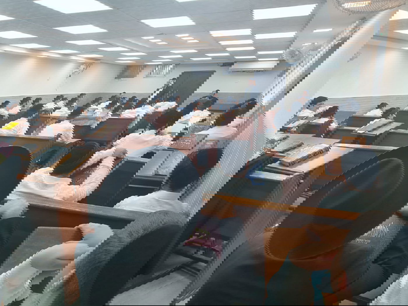 המשגיח המלומד בייסורים חיזק את הבחורים