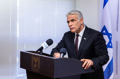 שתי בדיקות שליליות: לפיד שוחרר מבידוד