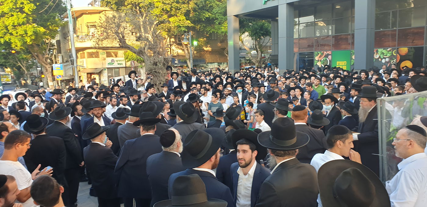 הגר"י זילברשטיין בהפגנה בפתח תקווה: "כל הצרות באו - כשרמסו את השבת" • תיעוד