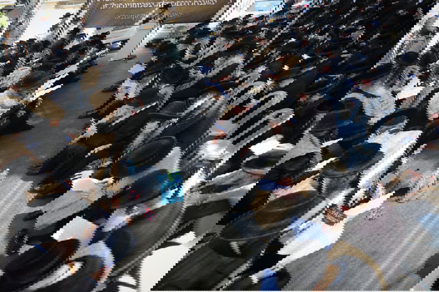 במחאת הרכבת בבר אילן: שק ואפר ו'תיקון'