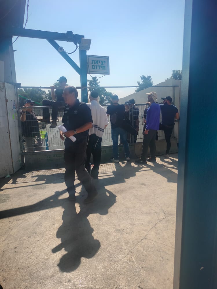 בליווי שוטרים ומסוק: הריסת מבנים במירון