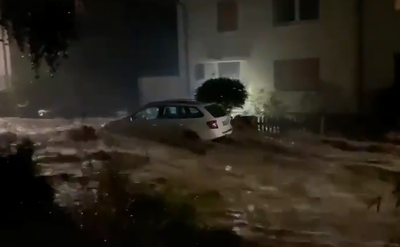 מכונית נסחפת בעיר האגן