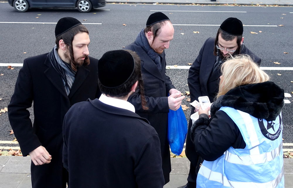 חרדים בלונדון, ארכיון