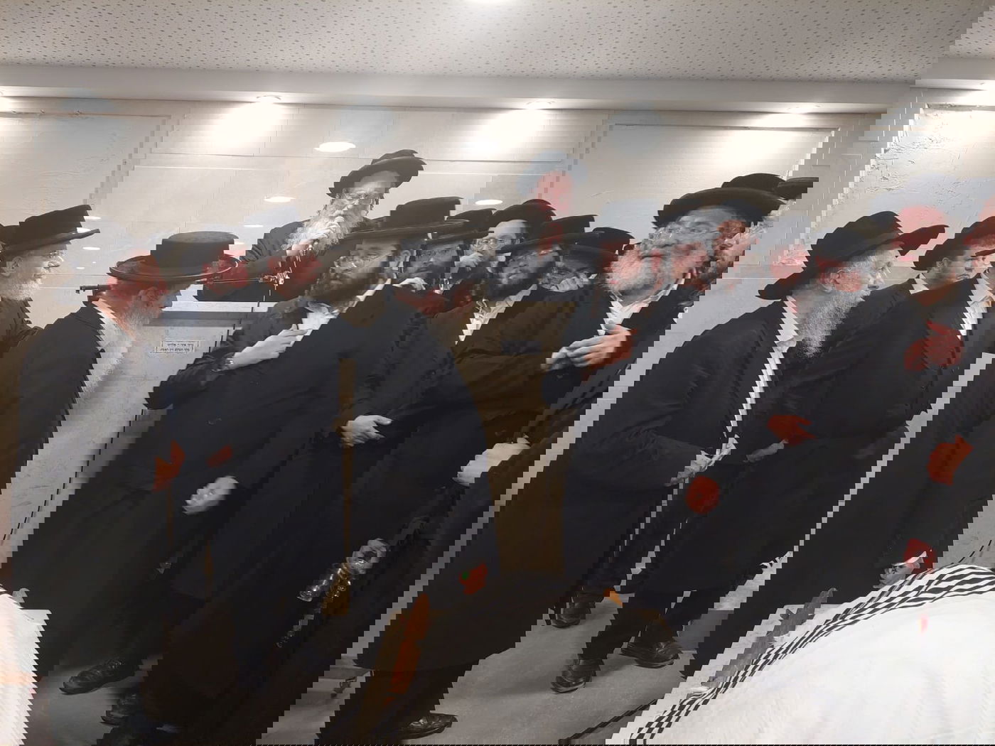 רבי אהרן ישעי'ה ז"ל הובא למנוחות: "אוהב ורודף שלום"