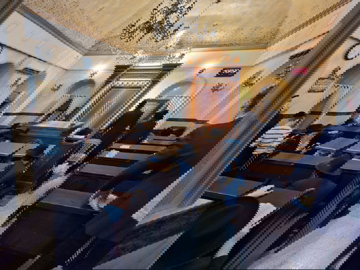 במא"ש: הגר"ב אלישיב בקריאת איכה • צפו