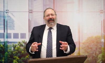 למה אנשים סובלים? מדוע יש צרות? • צפו בשיעור