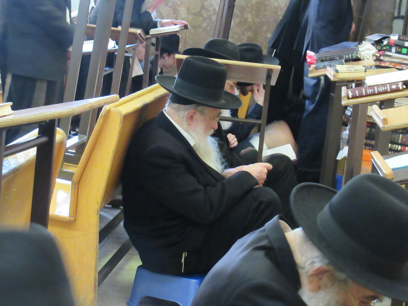 'מאמר החורבן' ו'אלי ציון' בפוניבז' • תיעוד