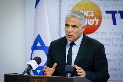 שר החוץ יאיר לפיד