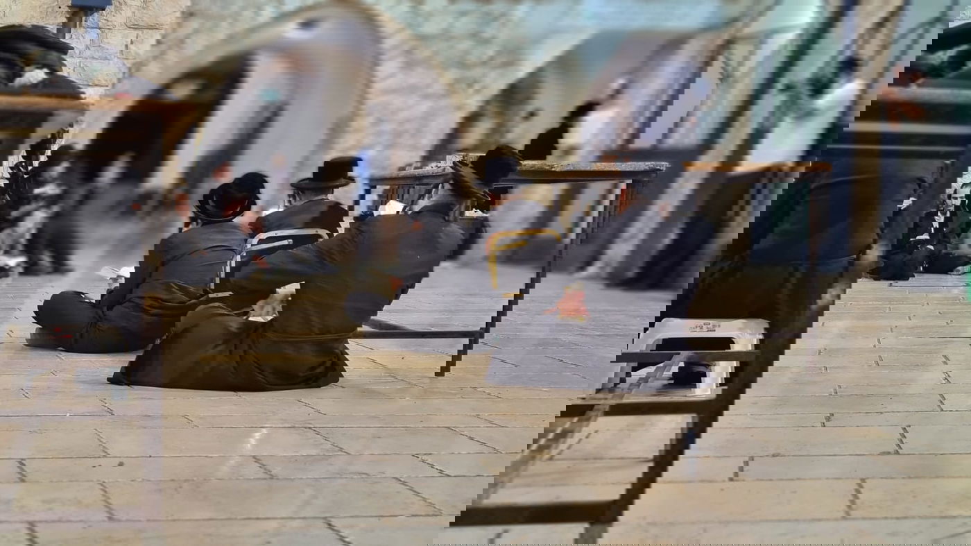 ליל תשעה באב, בציון הרשב"י במירון; צפו