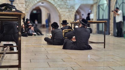 ליל תשעה באב, בציון הרשב"י במירון; צפו