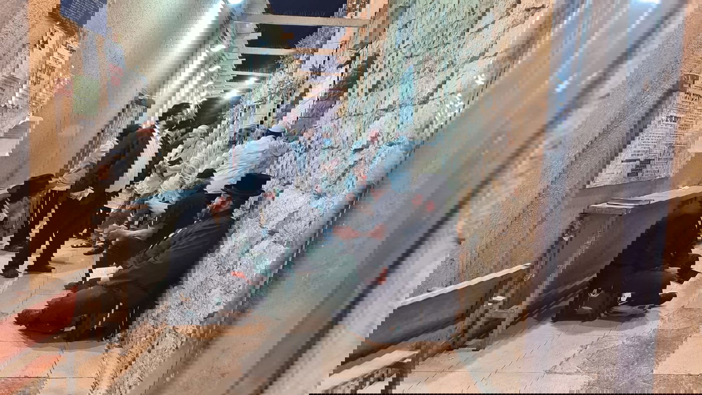 ליל תשעה באב, בציון הרשב"י במירון; צפו