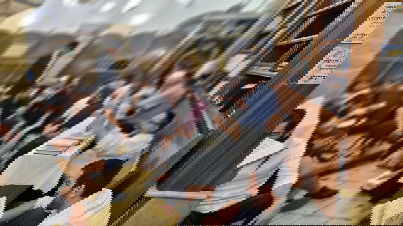 ליל תשעה באב, בציון הרשב"י במירון; צפו