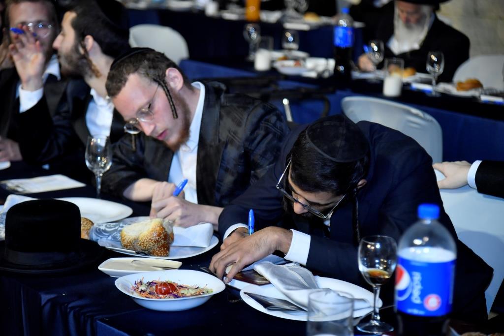 ב'עמלים בתורה' סיימו את הש"ס וציינו עשור להקמת הכולל