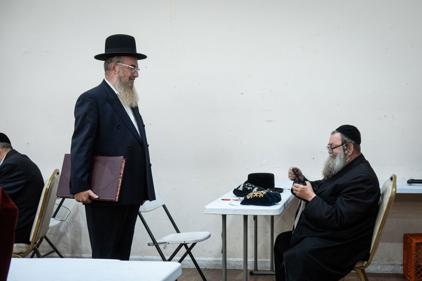 תפילות ושיעורי תורה: הרבי מסאטמר בעיירת הנופש