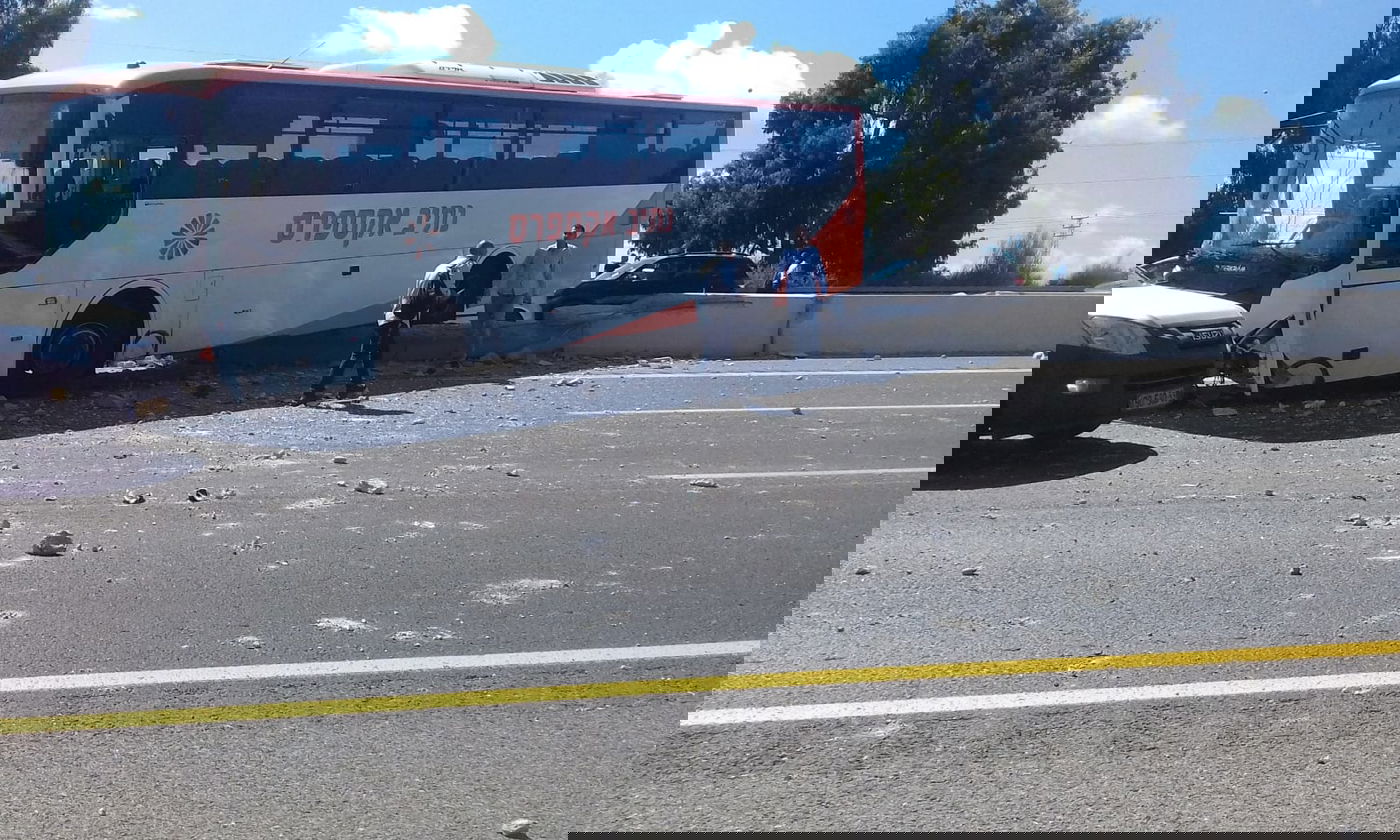 תאונה בין רכב לאוטובוס שהסיע בני ישיבות