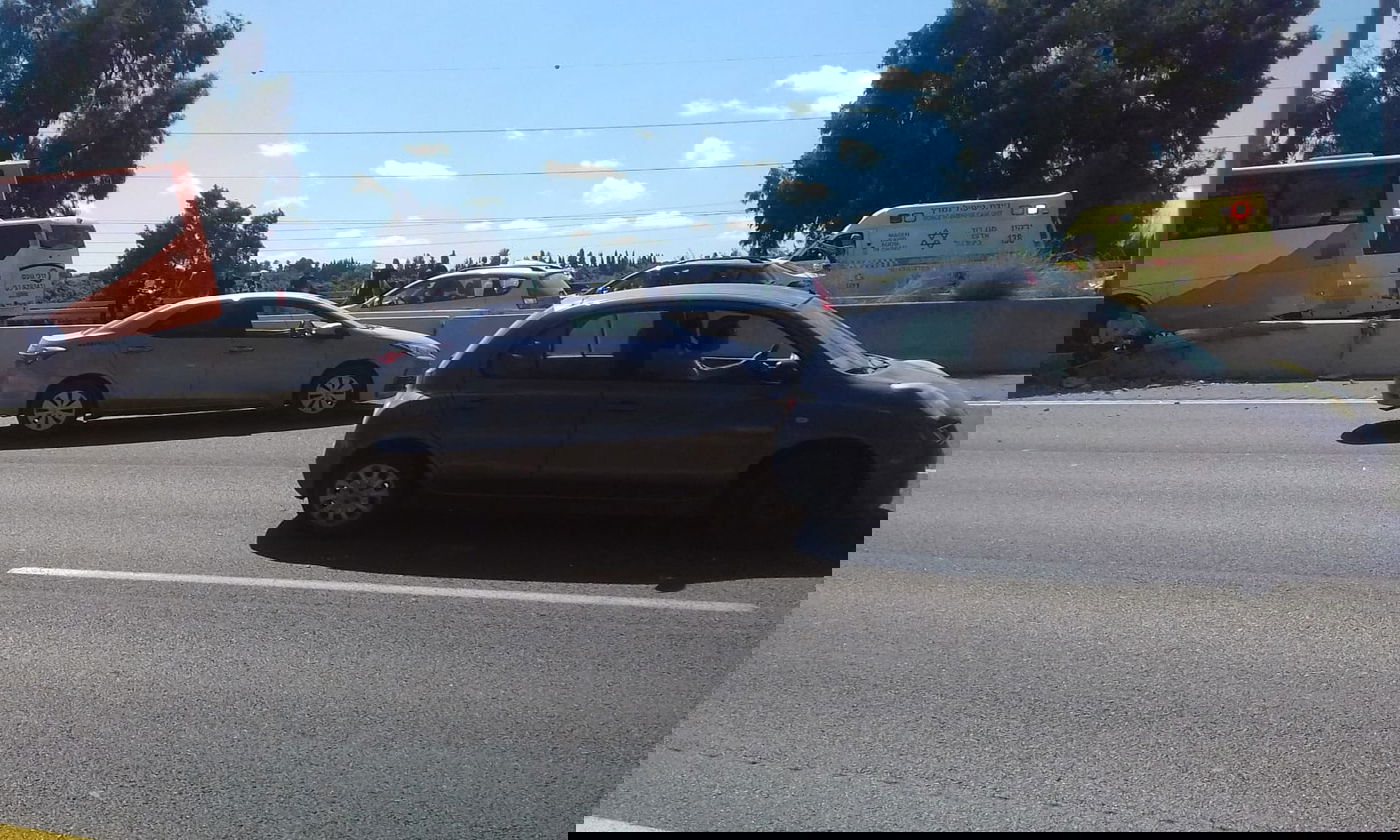 תאונה בין רכב לאוטובוס שהסיע בני ישיבות