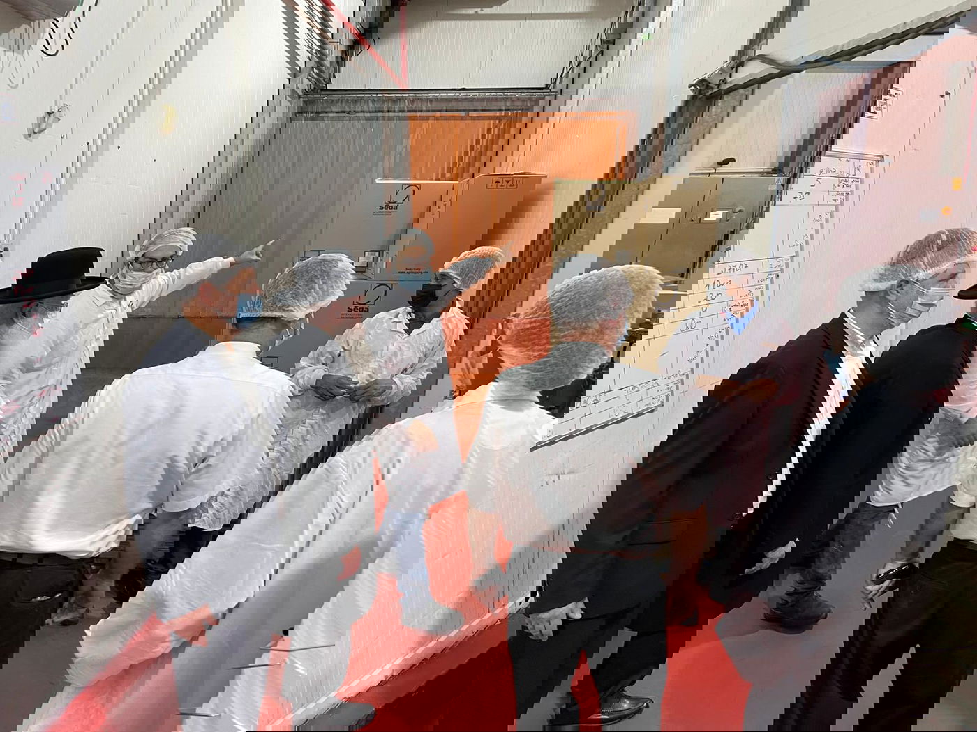 רבה של קריית מלאכי ביקר במפעל הגלידות