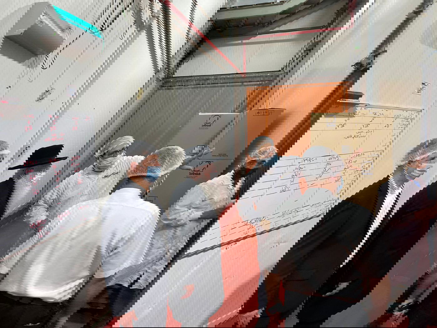 רבה של קריית מלאכי ביקר במפעל הגלידות