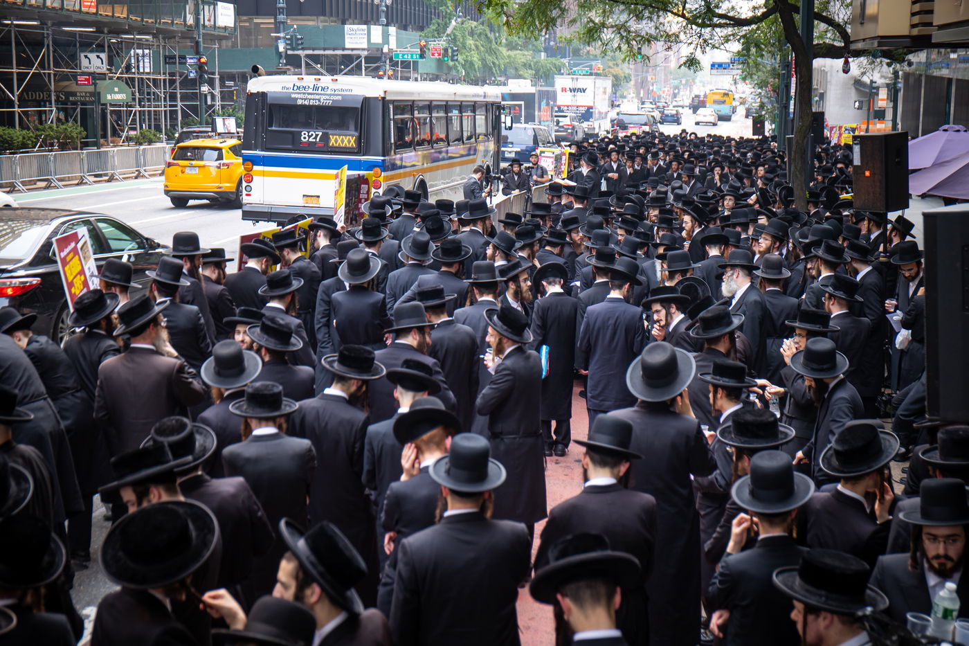 חסידי סאטמר הפגינו מול הקונסוליה הישראלית במנהטן