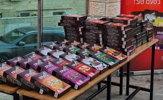 אלפים שברו את צום ט' באב עם 'בפלות' של עלית