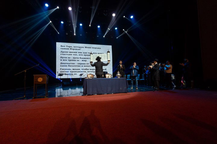 ספר תורה חדש בחצי-האי-קרים • צפו בתיעוד