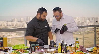 שף אסף אקריל ושוקי סלמון מבשלים לכם 'על האש'
