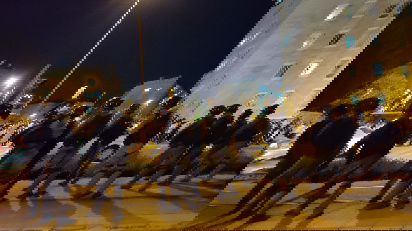 שוטרים סירבו לפקודה לפינוי מפגינים בשכונה החרדית