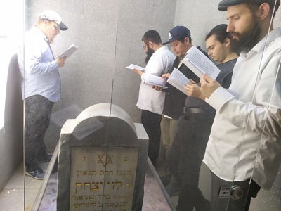 החב"דניקים הגיעו להתפלל במדינה המוסלמית