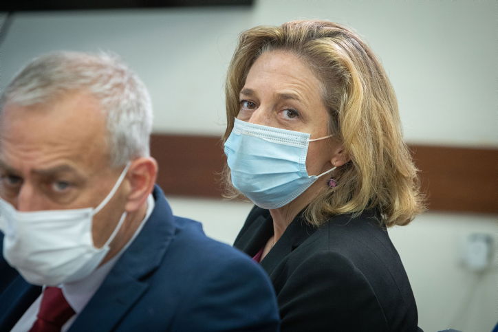 מתקפה אנונימית על הד"ר: "היא מגמגמת"