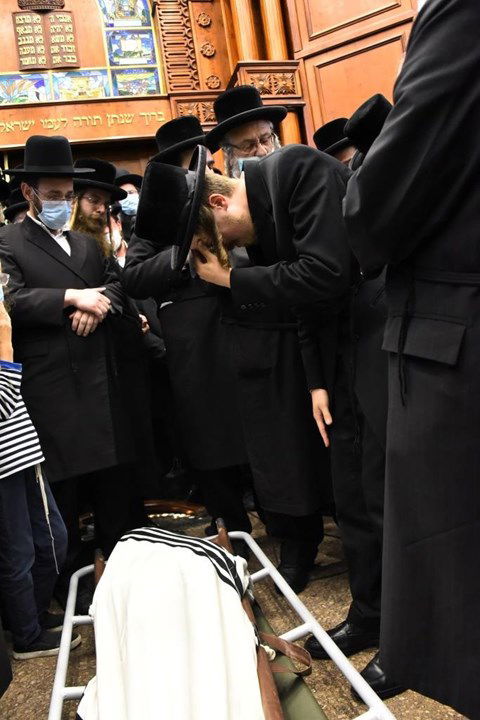 היארצייט הראשון של האדמו"ר מסאדיגורה