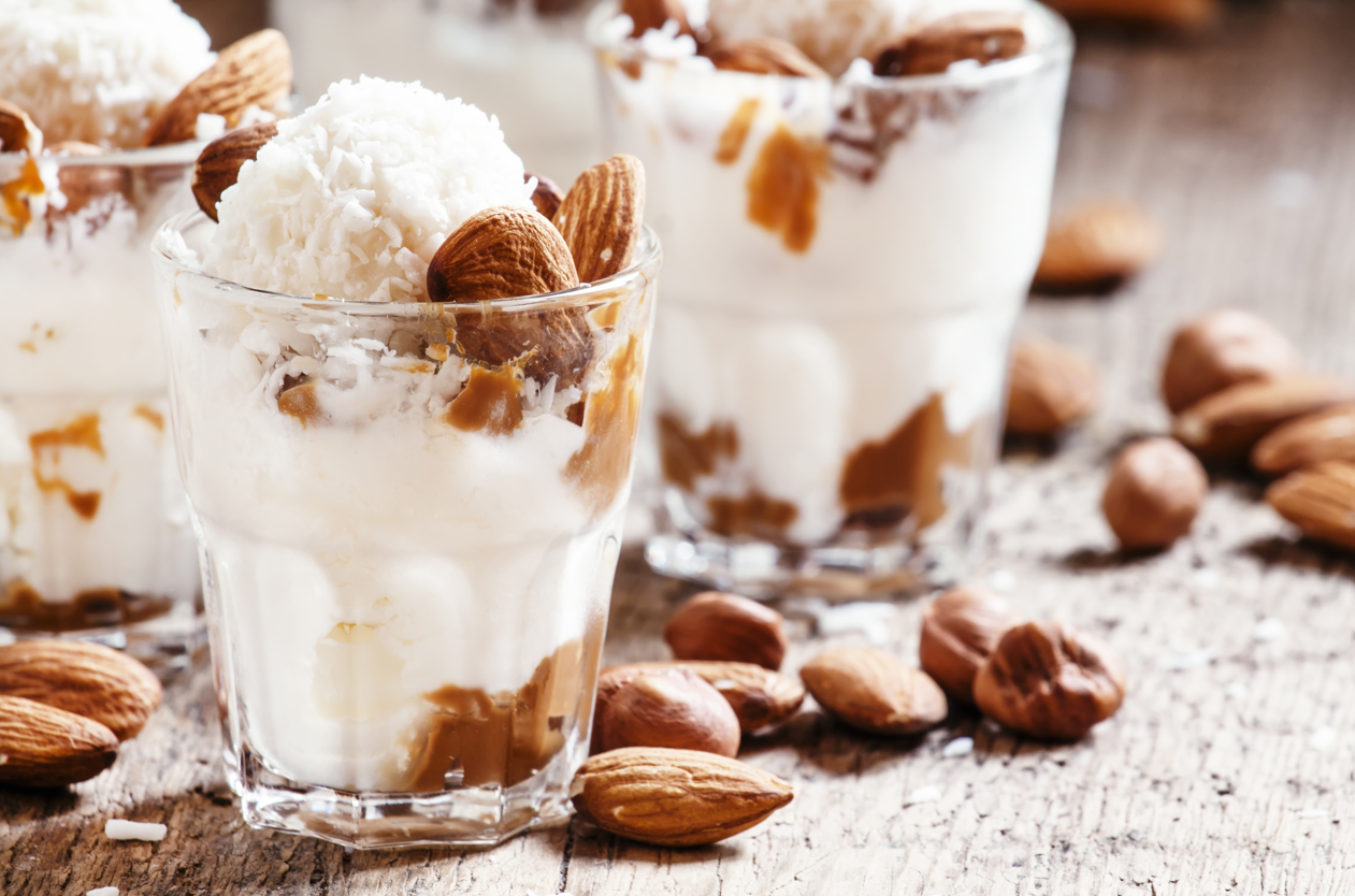 וכל מילה מיותרת: סורבה קוקוס מלוח עם בוטנים