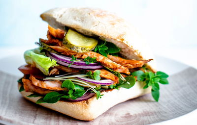 רצועות חזה עוף ברוטב סויה וצ'ילי מתוק