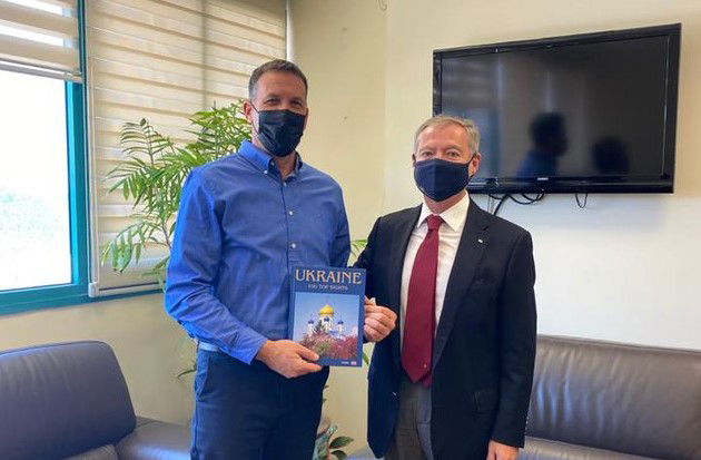 השר כהנא הציג לשגריר את "מתווה אומן"