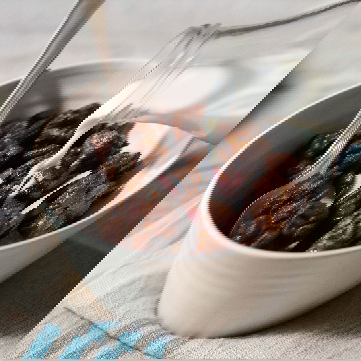 גרנולה שוקולד עם אגוזי פקאן ושקדים