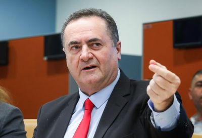 כץ השתלח בעיתונאי: "בעל עיניים מפחידות"