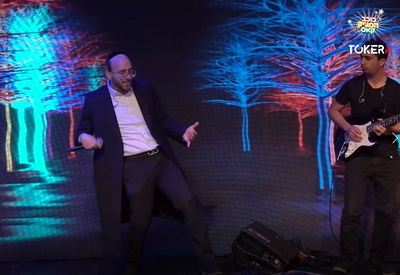 זמר אורח: פיני איינהורן מרים את התחרות