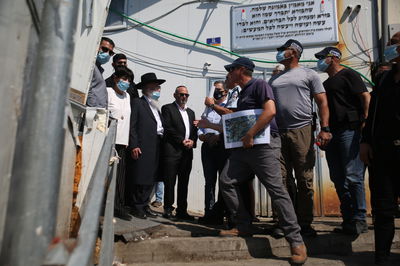 חברי ועדת החקירה סיירו בזירת אסון מירון; הקיצונים תקפו